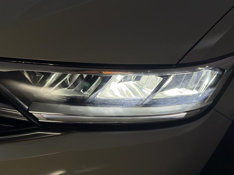 VOLKSWAGEN T-ROC Photo bsapi-9cbf2059a461bb8f3f43264ea19503d0068b3bf2.jpg