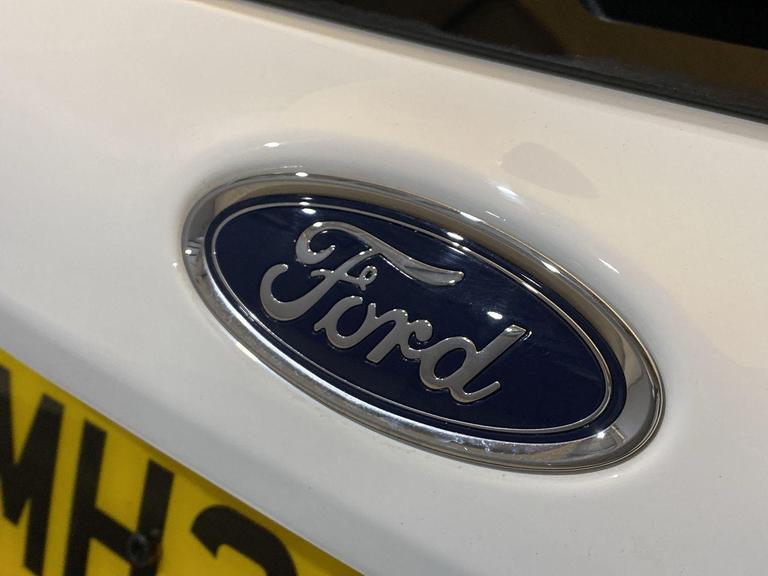 FORD FIESTA Photo bsapi-9cda2c620b803fb88e42e136bbc6feaabe4f4a7b.jpg