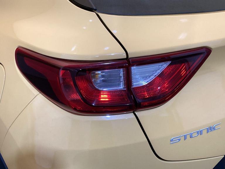 Kia STONIC Photo bsapi-9d0da1d37ff8b3c887e13efea39a046a02f145f1.jpg