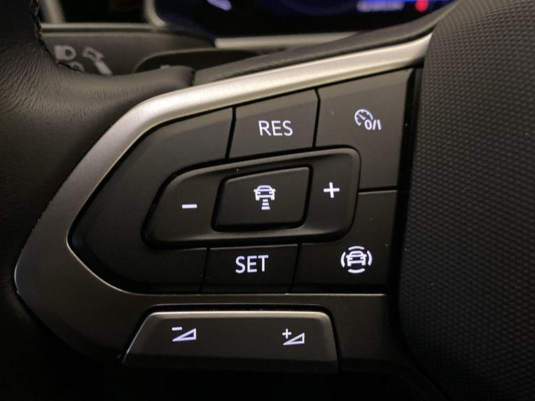 Volkswagen T-ROC Photo bsapi-9d3ac2cc52326d54bf153092cce7487839754539.jpg