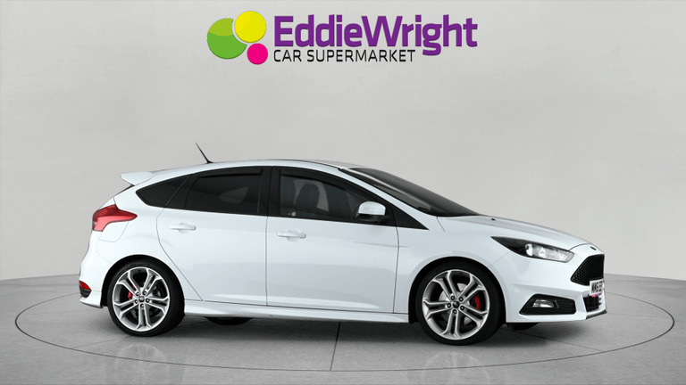 FORD Focus Photo bsapi-9d50d55e22c62913025661298aa87d1066134cf4.jpg