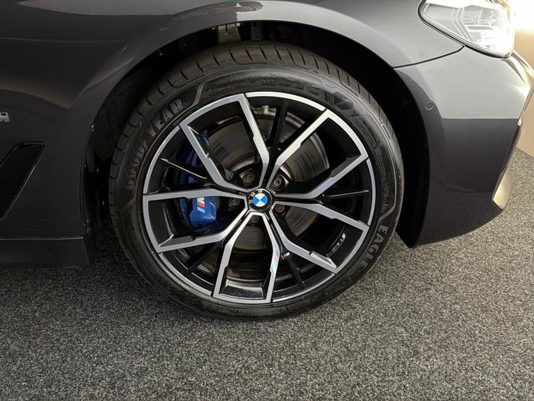 BMW 5 Series Photo bsapi-9f3cec135c4d3d3cc74d52919cc1fa78a0eb7eeb.jpg
