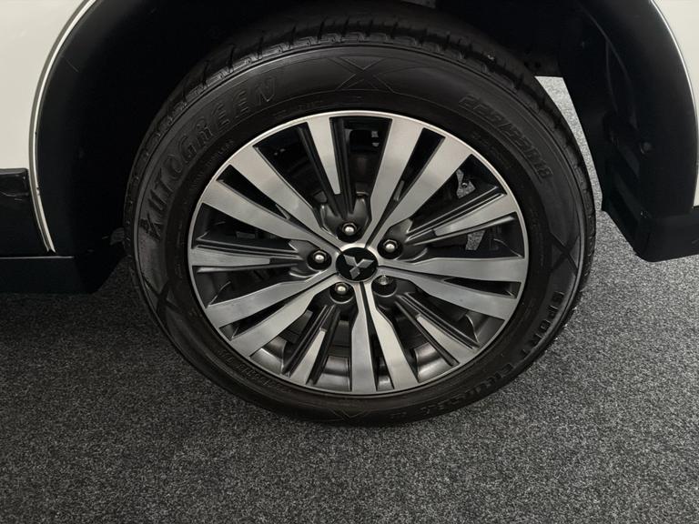 MITSUBISHI Outlander Photo bsapi-a04fb046b7ee2c016f4209f69a65d5ca3b511d5e.jpg