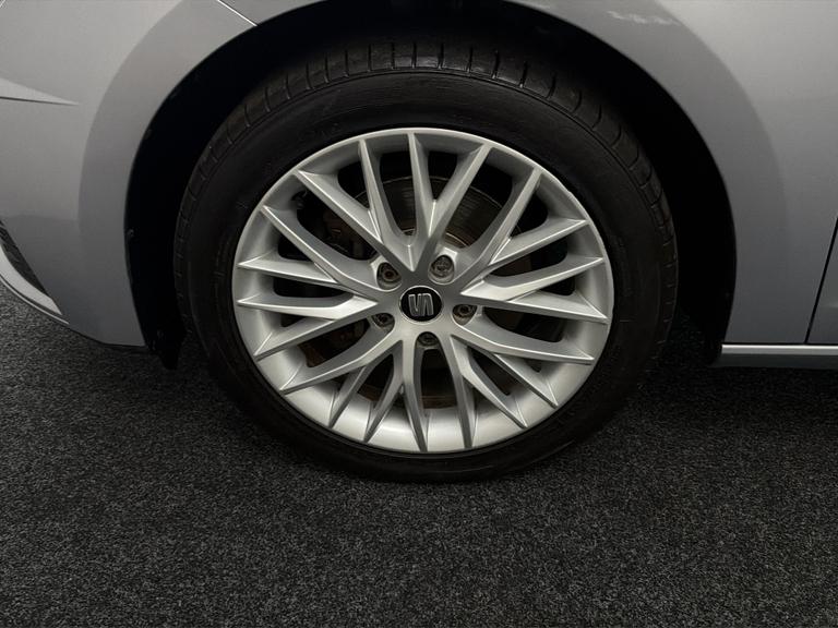 SEAT LEON Photo bsapi-a1092022a2b82985d60bcb01d0a84c03416fb268.jpg