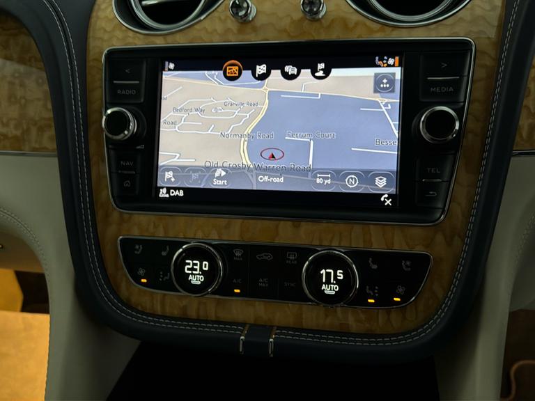 Bentley BENTAYGA Photo bsapi-a11e8788094bc1dfd65b19635e4b5fe2b4bc74c1.jpg