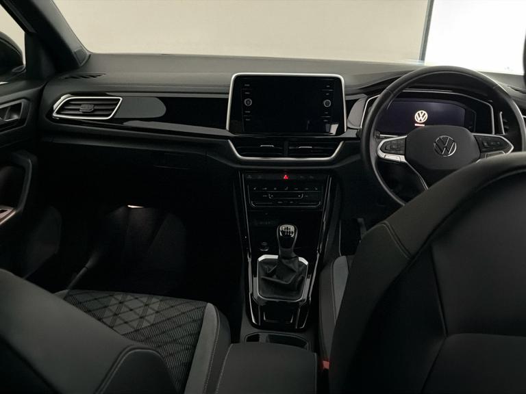 VOLKSWAGEN T-ROC Photo bsapi-a124840f2e69fb4d71ff407b5205d3220102a1c7.jpg