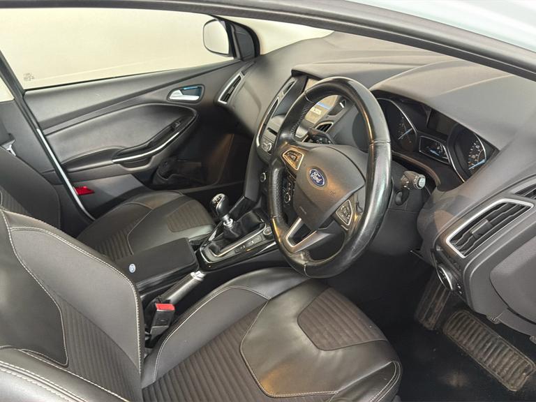 FORD Focus Photo bsapi-a2ea512e9528a2f96f92a82881f4e757d1b88d9c.jpg