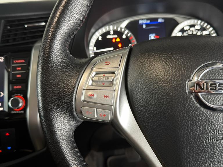 NISSAN Navara Photo bsapi-a30579fb277d2c6bf33c8352a642f14e753af18f.jpg