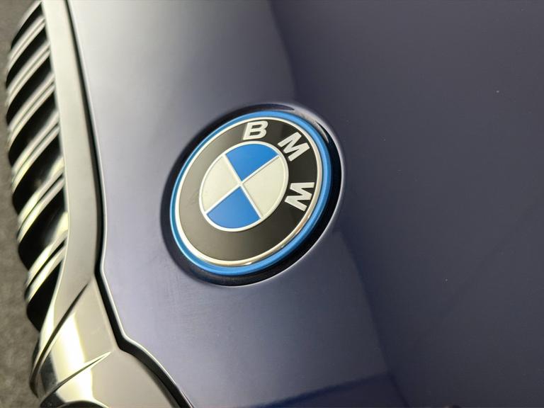 BMW 3 Series Photo bsapi-a31e1c6b50868d111920c31350e33f88c8003261.jpg