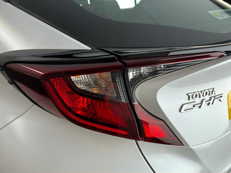 Toyota C-HR Photo bsapi-a4a31bfbe27bdaf0e36700edaa042f63c7c101bc.jpg