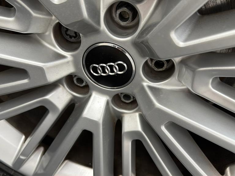 AUDI A4 Photo bsapi-a4c19b14d1aab61fae0ea444346d70bb22db7623.jpg