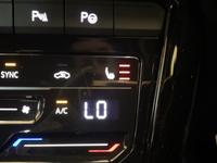 Volkswagen T-ROC Photo 13