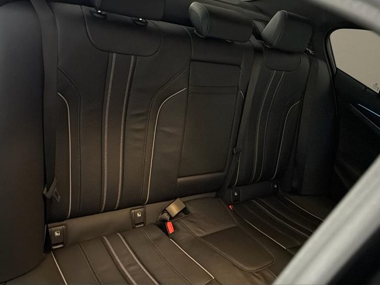 BMW 5 Series Photo bsapi-a73970f7c4a6b8a1652438f8d5e6d9f40bac2dd3.jpg