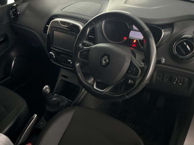 RENAULT Captur Photo bsapi-a7a0a3509a5dc0eff01d3d2ad1e4149a0b00cf6a.jpg