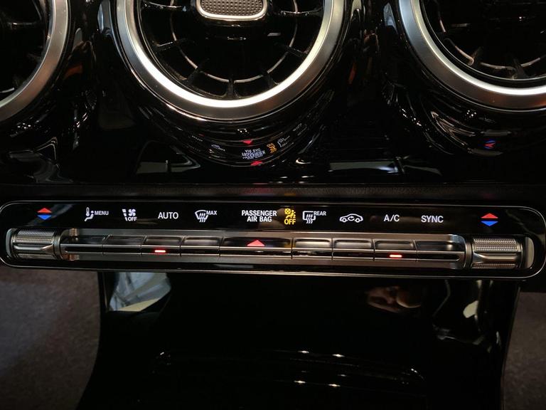 MERCEDES-BENZ CLA Photo bsapi-a7b3b25e26f50875049975bbaafdd2e4b007eb8d.jpg