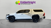 Toyota HILUX Photo 2