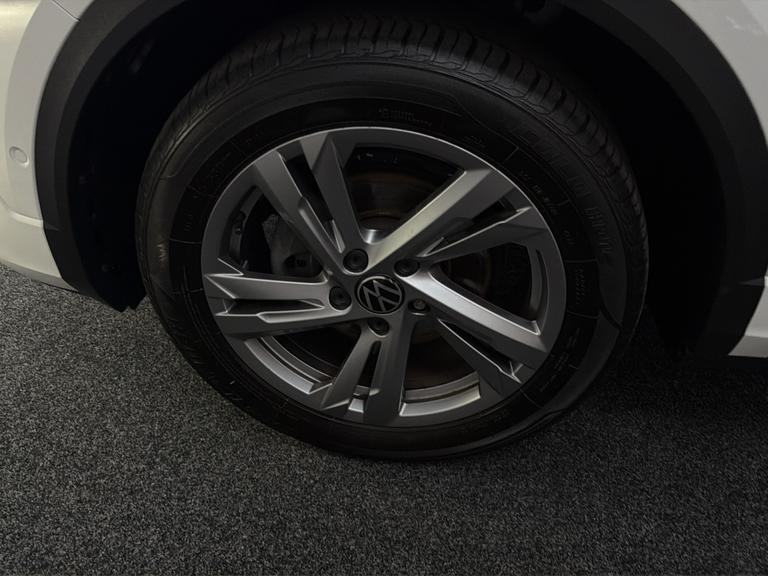 Volkswagen T-Roc Photo bsapi-a94b72db9ea7a389669f95ca3679dcf3bcb80586.jpg