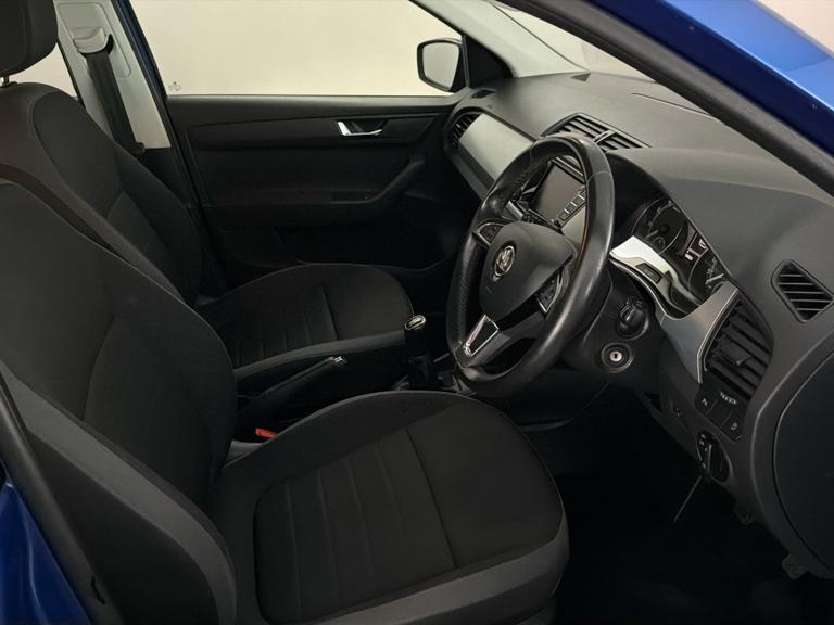 Skoda FABIA Photo bsapi-aac8b5ba62b8dae5056892f619192f9863a6f160.jpg