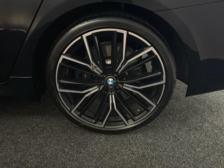 BMW 5 Series Photo bsapi-ab4bde533266c6be33eb34d7dff4a197dab68c72.jpg