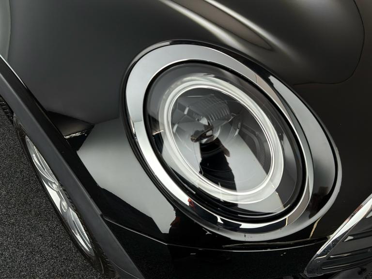 MINI CLUBMAN Photo bsapi-afa560cdc8298e9259213082fb7f69721dbb012b.jpg