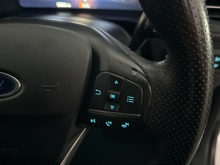 FORD Kuga Photo bsapi-b0ee5b787f3797c36e561076dd2a8255bd862739.jpg