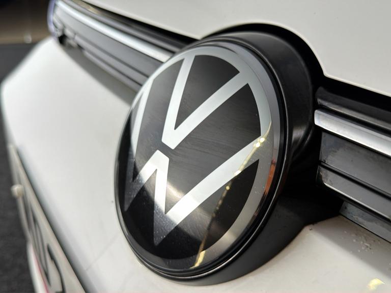 Volkswagen GOLF Photo bsapi-b172ad9e9140c95c53f6709c3eaeaddfbfd90f16.jpg