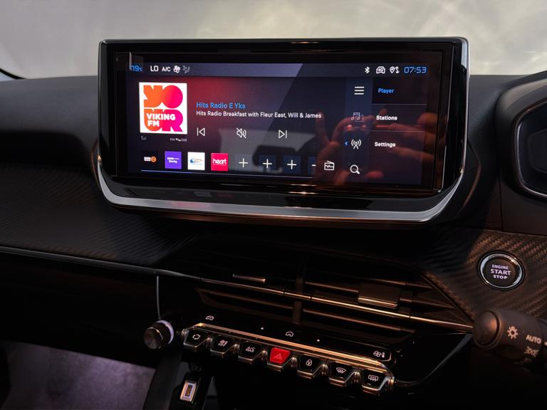 PEUGEOT 208 Photo bsapi-b240da7ab5bc6ba98635291e9a51951951021360.jpg