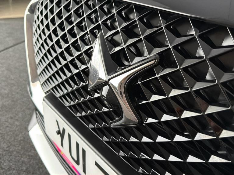 DS Automobiles 7 Crossback Photo bsapi-b37d2e2046f08365171d16b99135200a03376010.jpg