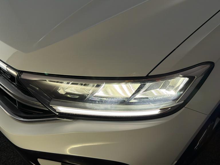 Volkswagen T-Roc Photo bsapi-b38686bbde040a02780e495e524d617f8fac97be.jpg