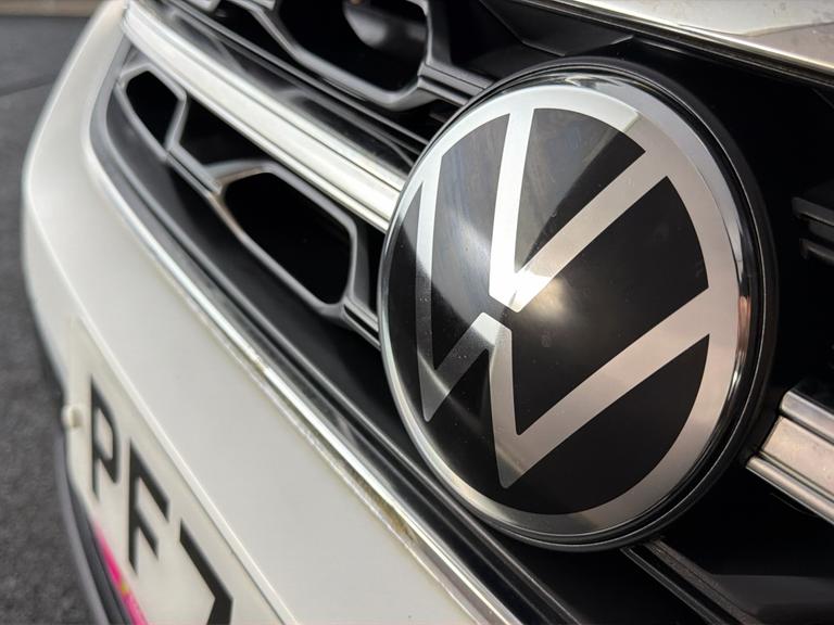 Volkswagen T-Roc Photo bsapi-b396aa4d4dc55072c9524eee45cf587590948ecc.jpg