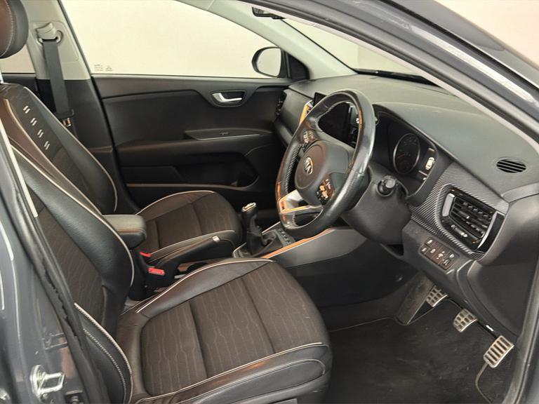 KIA STONIC Photo bsapi-b41238c39dd614511a18654e6d1cb44cbf7a820e.jpg