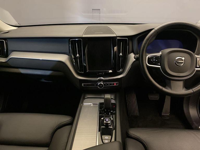 VOLVO XC60 Photo bsapi-b4616f9c8f953e95c27fcd8888314c35b2800a42.jpg
