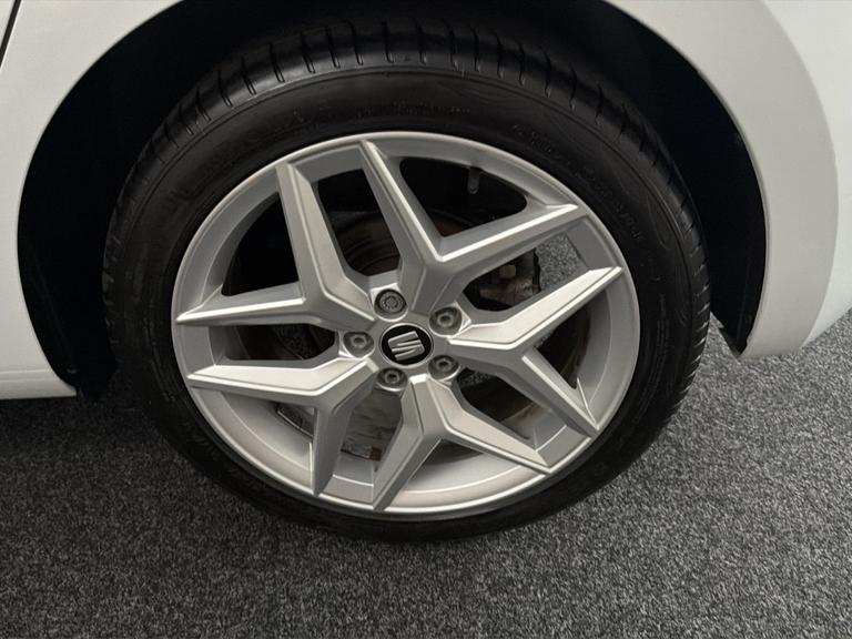 SEAT Ibiza Photo bsapi-b46c4eeb404019d48cb908d41d0176f6c4daad52.jpg