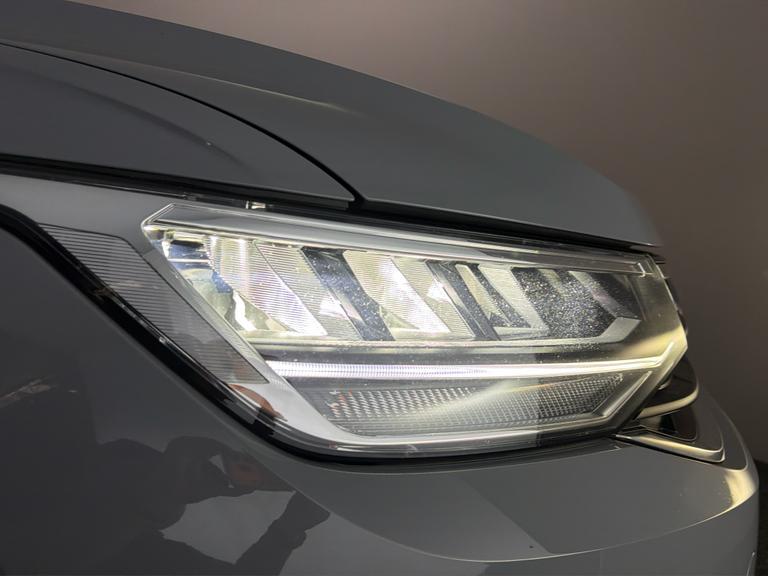 Volkswagen TIGUAN Photo bsapi-b63af81165dc9a4e418cfc600535dd3edc7d2237.jpg