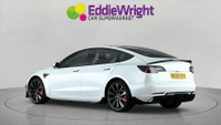 TESLA Model 3 Photo 4