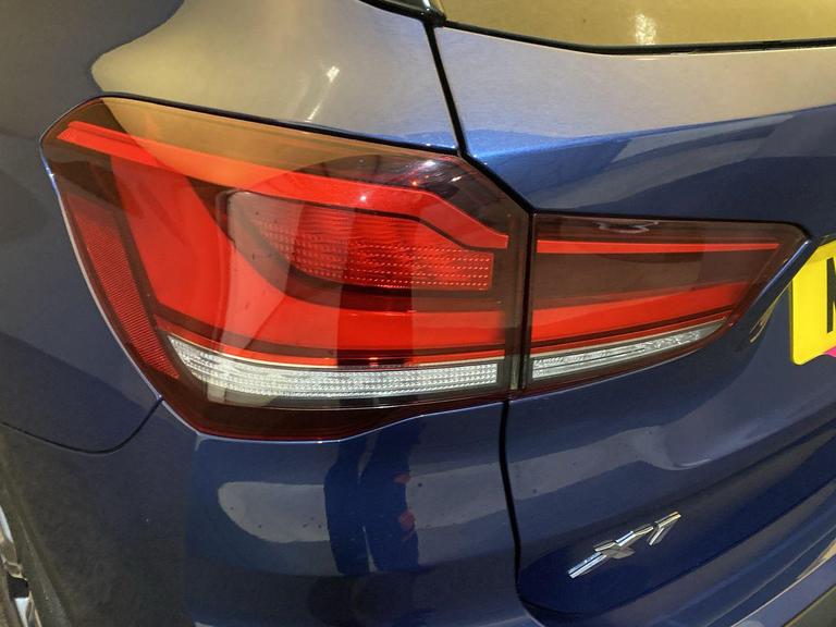 BMW X1 Photo bsapi-b64e5debed3c3c0890de38d5af8a973a8df4e73f.jpg