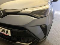 TOYOTA C-HR Photo 17