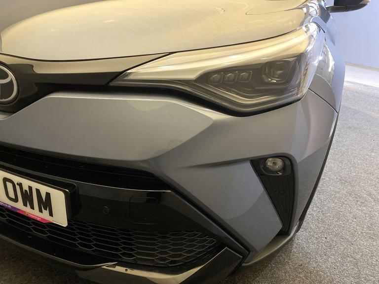 TOYOTA C-HR Photo bsapi-b67ebb35b0e06372c0668bfb853876db5f15bcdf.jpg