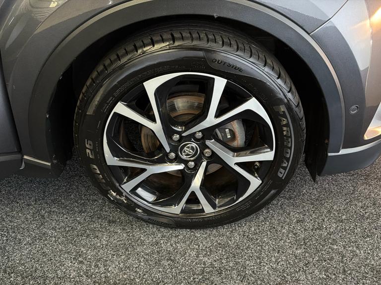 Toyota C-HR Photo bsapi-b70a460e030bf4e9a820e8d96b27d94108d5fedf.jpg