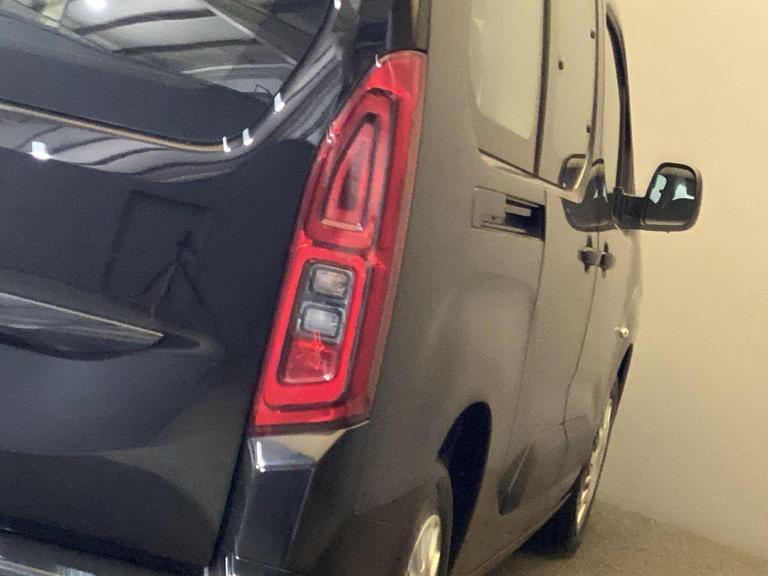 VAUXHALL COMBO LIFE ELECTRIC Photo bsapi-b7264d90c6735e024b0d4af6bacd46e04e60bc8e.jpg