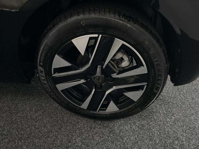 PEUGEOT 208 Photo bsapi-b74de743760c7e6c465dc77c240755e6585ebe58.jpg