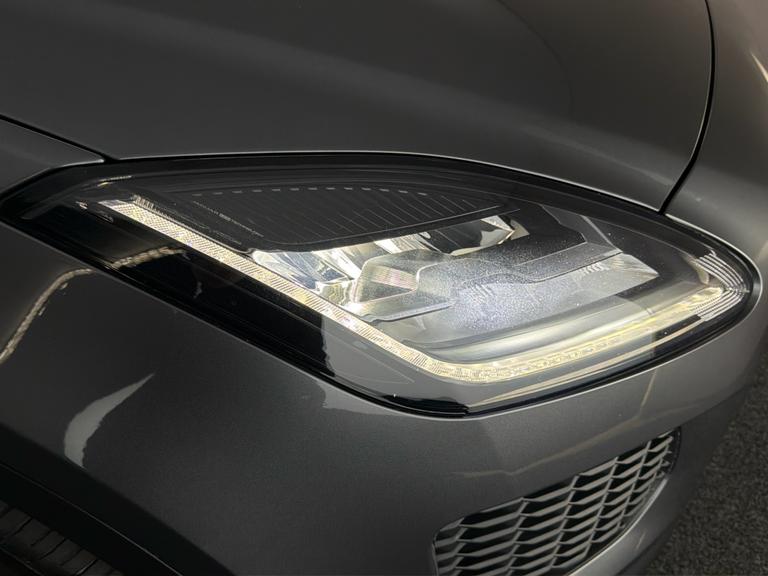 JAGUAR E-PACE Photo bsapi-b7d3a6b6ed4b9890dd892f5fa22c0dd64ac35f94.jpg