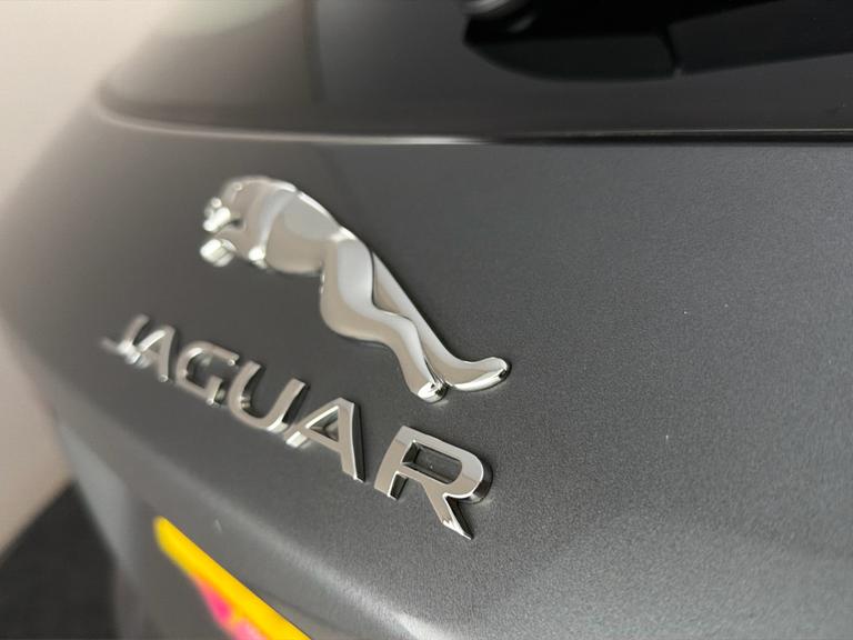 JAGUAR E-PACE Photo bsapi-b83c4fb6ae12dae8395e0b6299970edea2b19b48.jpg