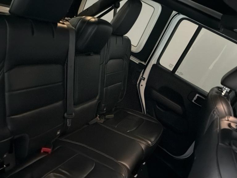 JEEP Wrangler Photo bsapi-b9003f60673ad74e33405d9f5f58a04341c57ded.jpg