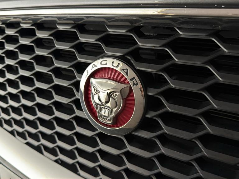 JAGUAR E-PACE Photo bsapi-b95aa3f8b3e9ed96fb66f476c8be7d06d26d91aa.jpg