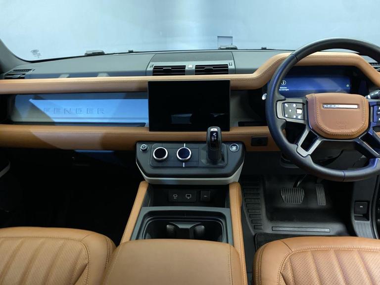 LAND ROVER DEFENDER 110 Photo bsapi-b9c82a2469f84529e336be6e4b815d72337a3fb9.jpg