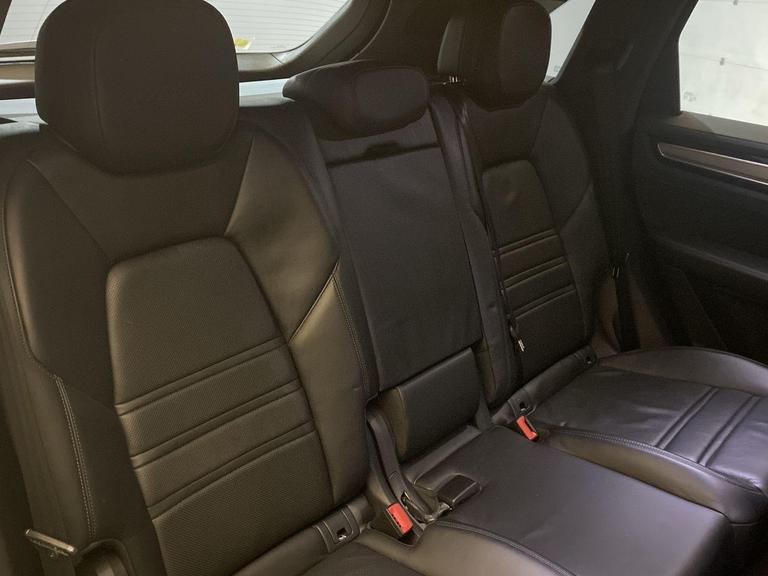 Porsche CAYENNE Photo bsapi-ba03d5f2e851ec4b2ca297d9b96ce58203ea7554.jpg