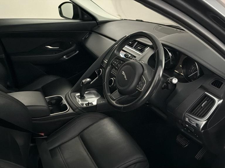 JAGUAR E-PACE Photo bsapi-ba95cf3ee25e85035bbe1f2be192793b60cfc382.jpg