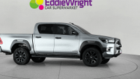 TOYOTA HILUX Photo 8