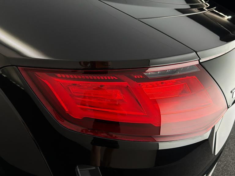 AUDI Tt Photo bsapi-bad6058c162aa3e4f68a3ef50bffc4373c1888d3.jpg